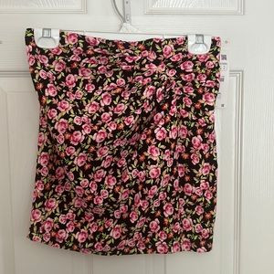 Zara mini floral ruched skirt. New with tags! Size Small.